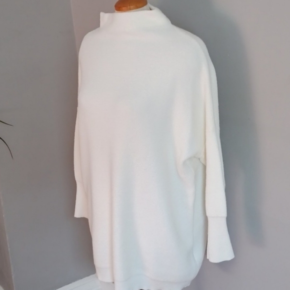 White Sweater Size XL - Picture 2 of 8